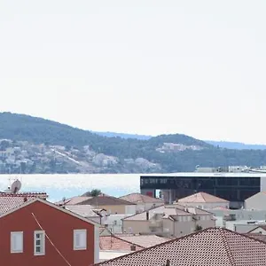One , Trogir Kroatien